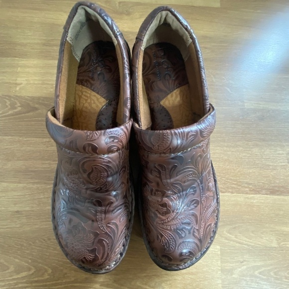 EUC BOC tooled floral pattern brown Peggy slip on clogs size 7M - Picture 4 of 13